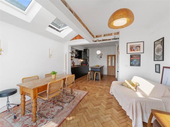 2 bed Terraced for sale Image 6