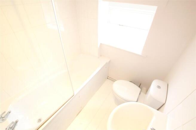 3 bed Terraced to rent Image 8