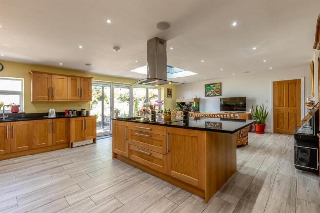 Lyndale, Over Lane Kitchen 5.jpg