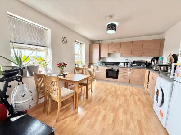2 bed Flat to rent Image 8