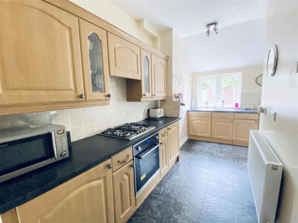 Modern L-Shaped Kitchen