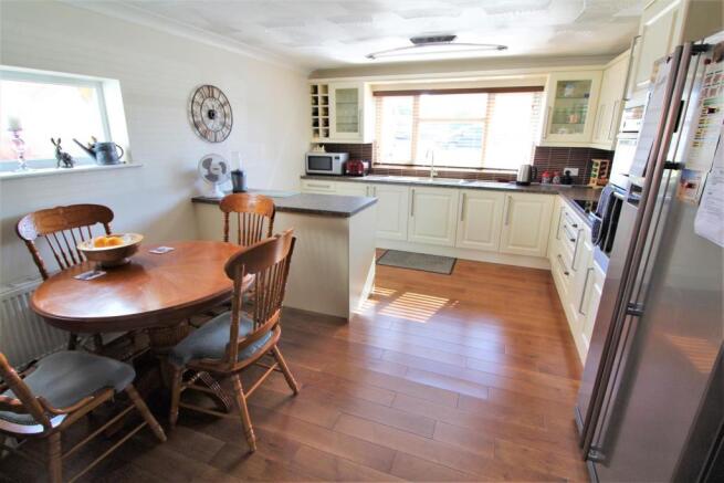 KITCHEN/DINER