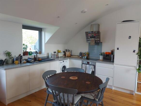 Courtlands, Maidenhead photo 4