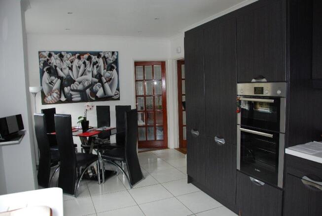 KITCHEN/BREAKFAST RO