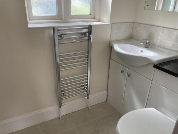 Bedroom One En Suite 1.jpg