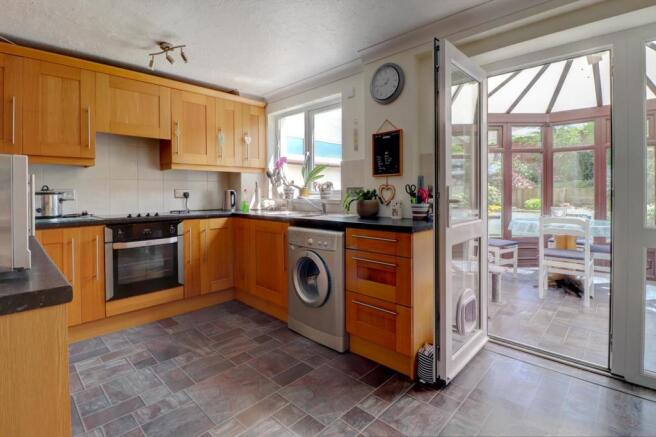 Kitchen 1.jpg