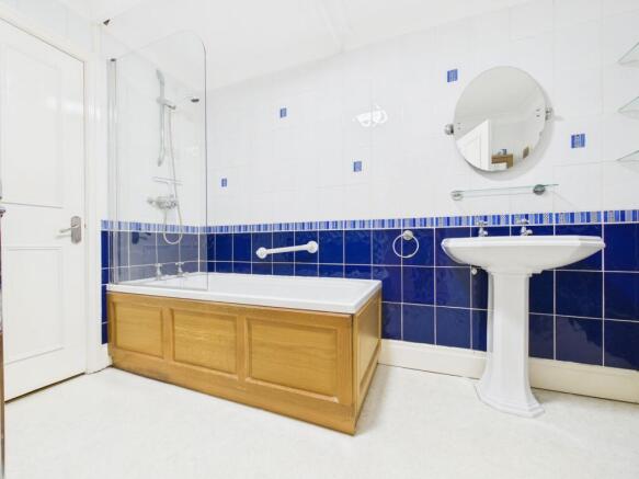 2 bed Flat for sale Image 10