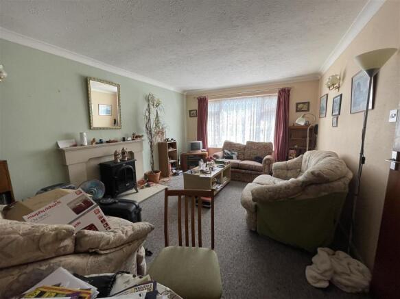 LOUNGE DINING ROOM