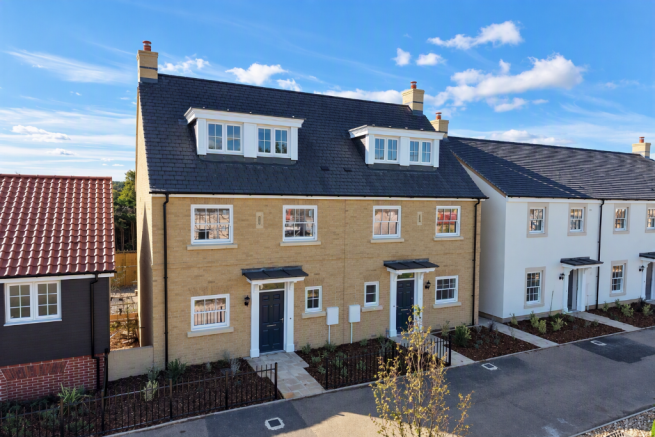 3-bed semi-detached on St Edmunds Gate,
Off Rougham Hill,
Bury St Edmunds,
Suffolk,
IP33 2RW, £375,000