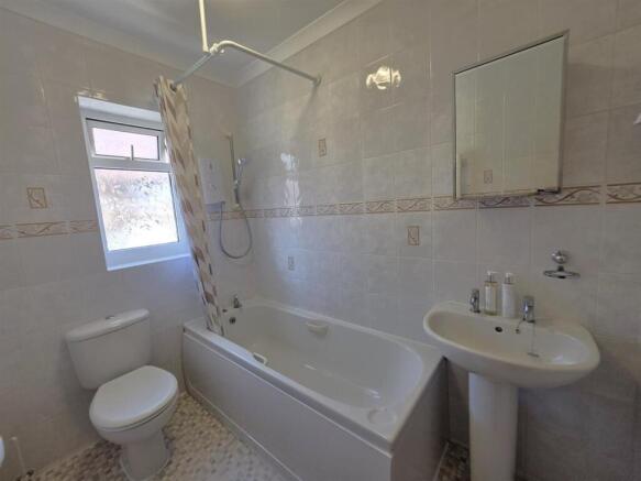 2 bed Flat for sale Image 9