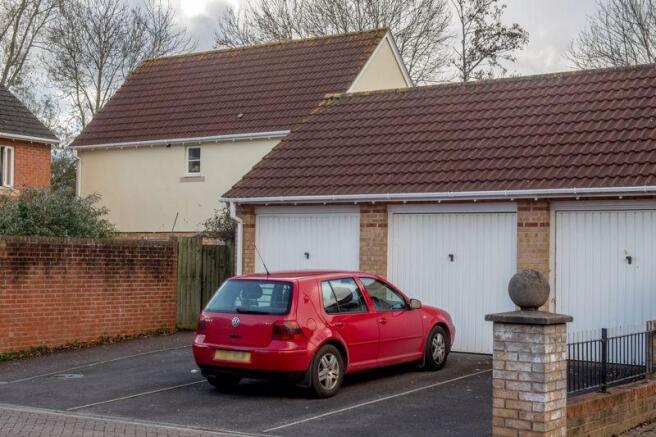 Garage (middle)
