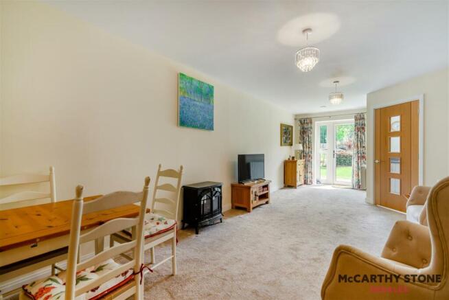 8609757-interior04.JPG