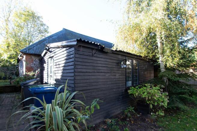 outbuilding1.jpg