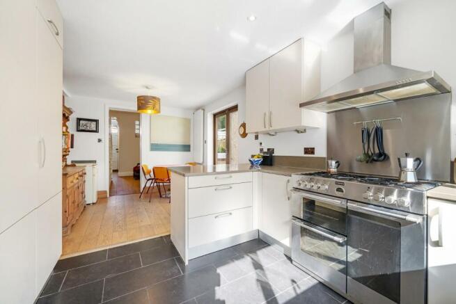 Kitchen (3).jpg
