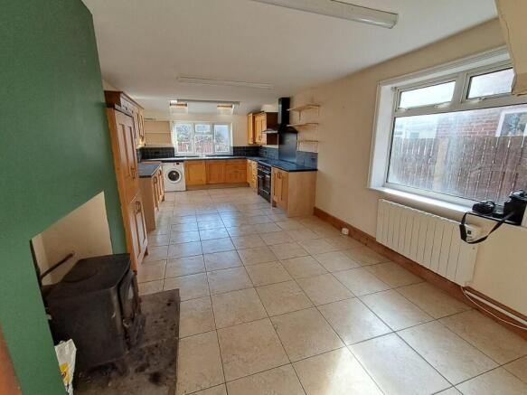 3 bed Semi-Detached for sale Image 4