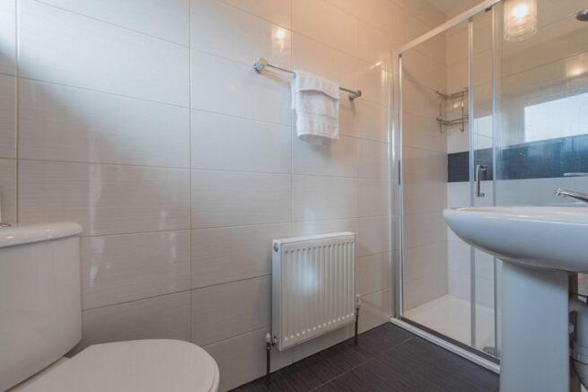 EN-SUITE SHOWE...