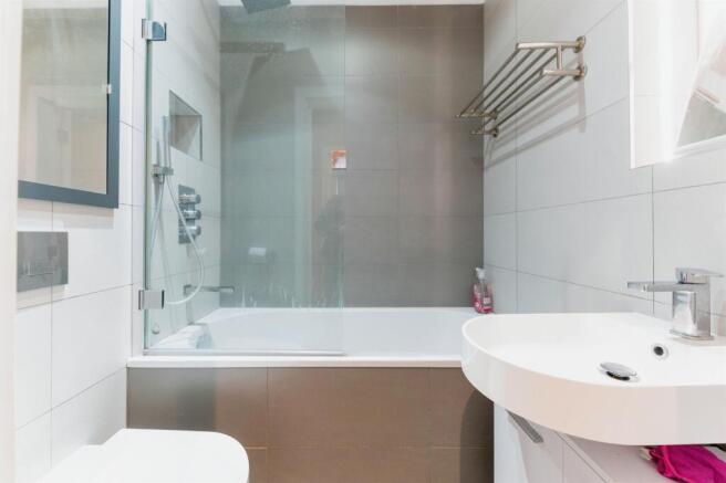 2 bed Apartment for sale Image 12