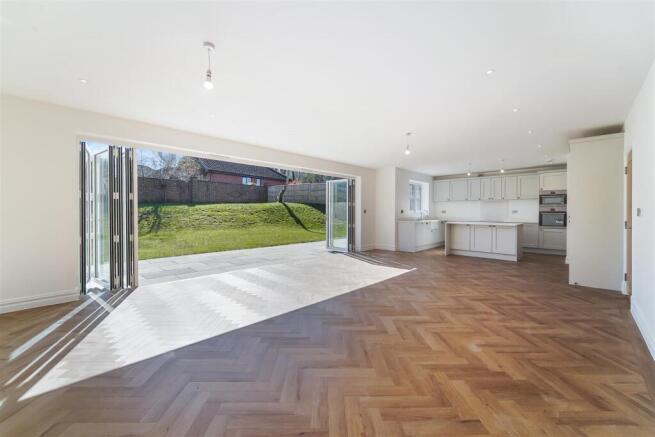 3 HILL TOP GARDENS, Centre House  (6).jpg