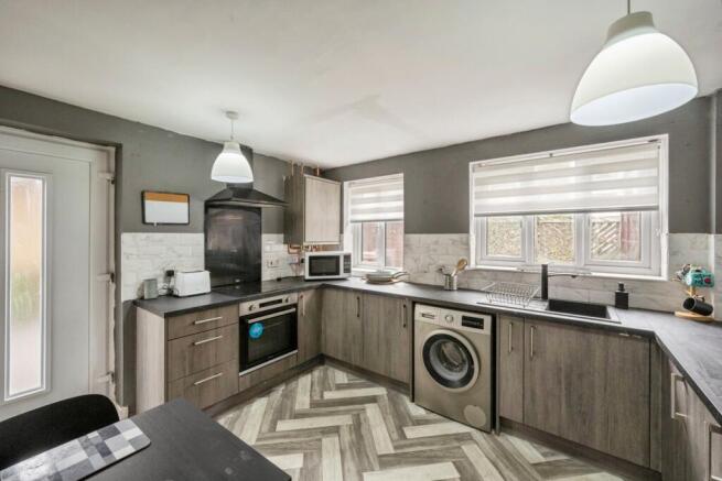 2 bed Semi-Detached to rent Image 4