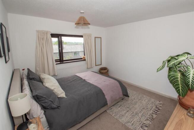 3 bed Semi-Detached for sale Image 9