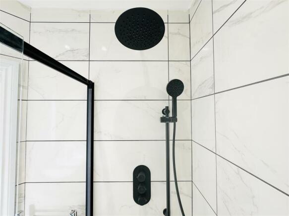 Bedroom 2 En suite
