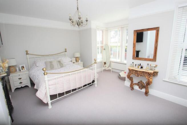 318 Devizes Road bed1.JPG