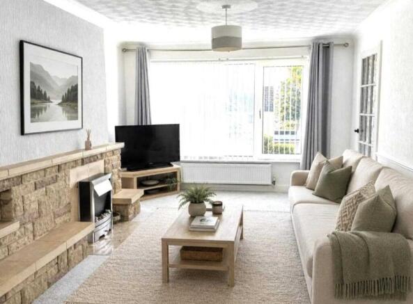 LOUNGE/DINING ROOM