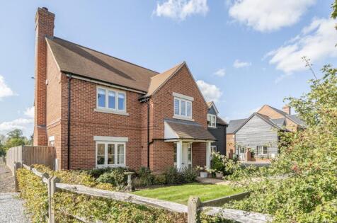 Donnington Row, Dinton