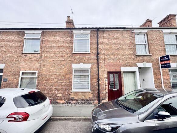 2-bed terraced on Wellington Street Louth, £72,000