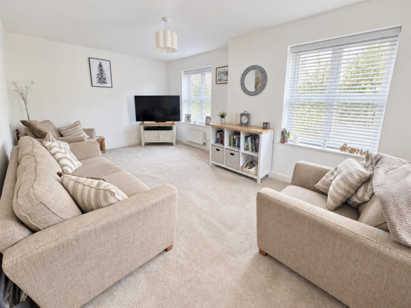 37 James Close, Upton