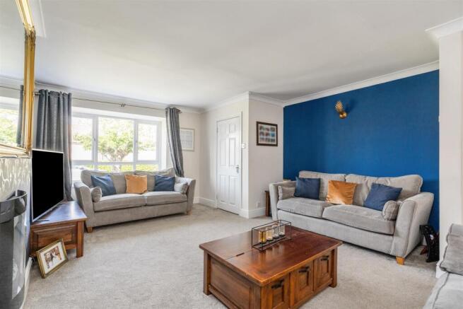 35 Needhill Close_2.jpg