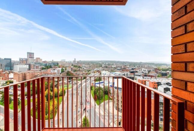 3 bed Apartment to rent Image 4