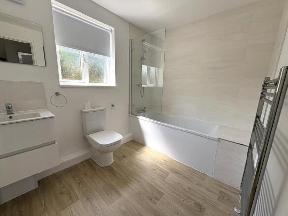 3 bed House to rent Image 8