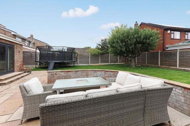 5 bed Detached for sale Image 10