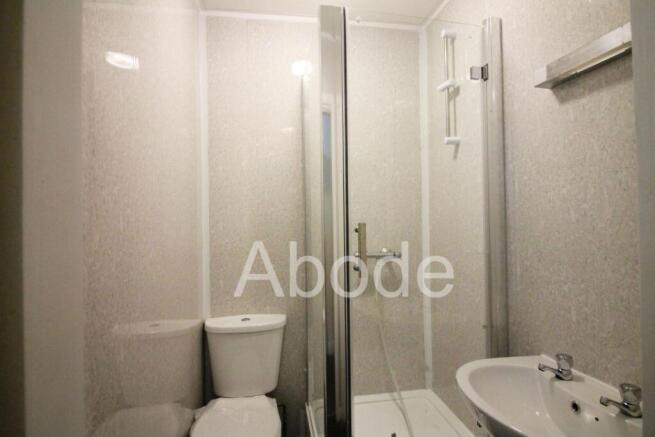 4 bed Flat to rent Image 6