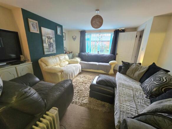 Lounge 1.jpg