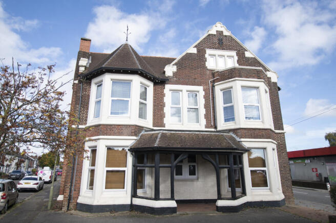 1-bed flat on Parkway Court, Southampton Road, Eastleigh, £155,000