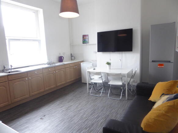 1 bed House Share to rent Image 5