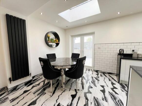 3 bed Semi-Detached for sale Image 8