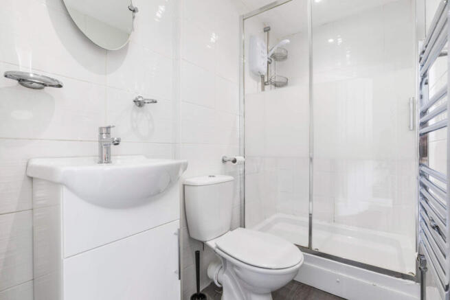 6 bed House to rent Image 8