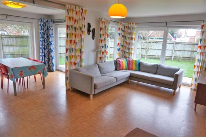 Lounge/Dining Room