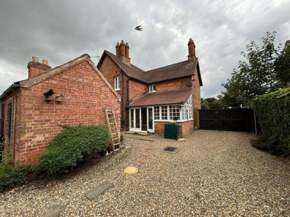 2 bed Semi-Detached to rent Image 9