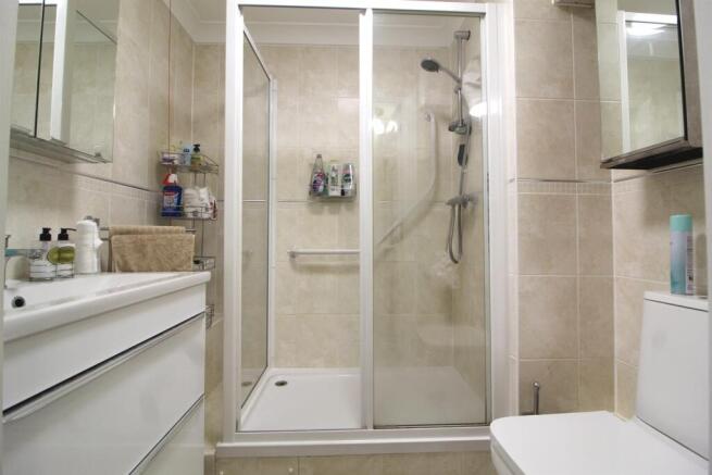 E bathroom.jpg
