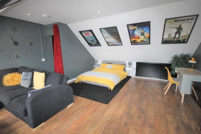 STUDIO ROOM