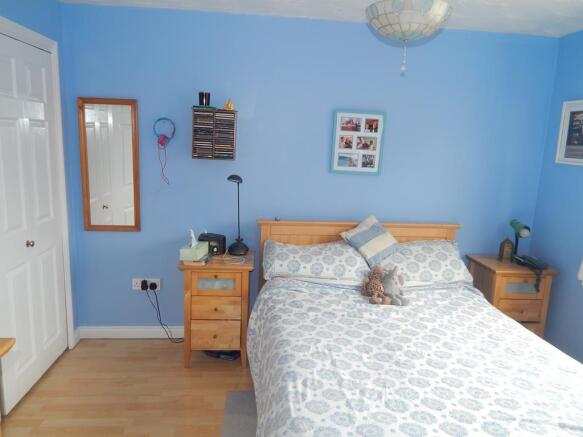 bedroom 1.JPG