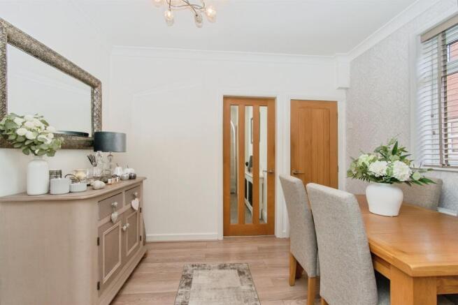 3 bed Terraced for sale Image 7