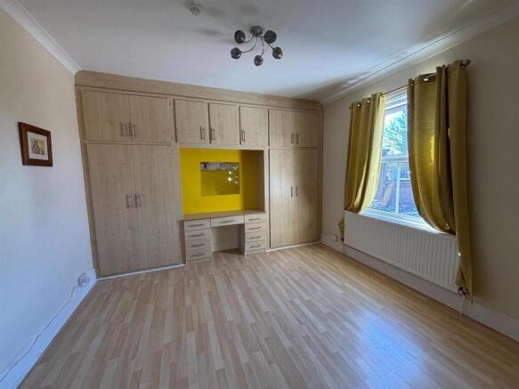4 bed Flat for sale Image 7