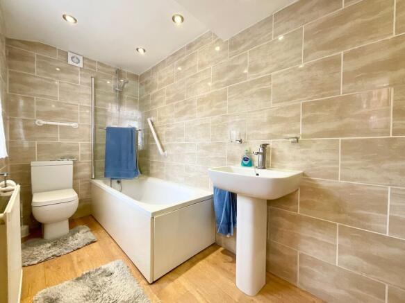 5 bed Semi-Detached for sale Image 10