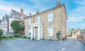 Flat E, 81, Warley Hill, Warley CM14 5HN
