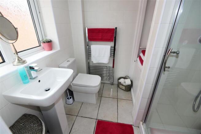 EN SUITE SHOWER ROOM